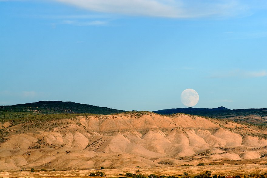 Full Moonrise E of Montrose, CO